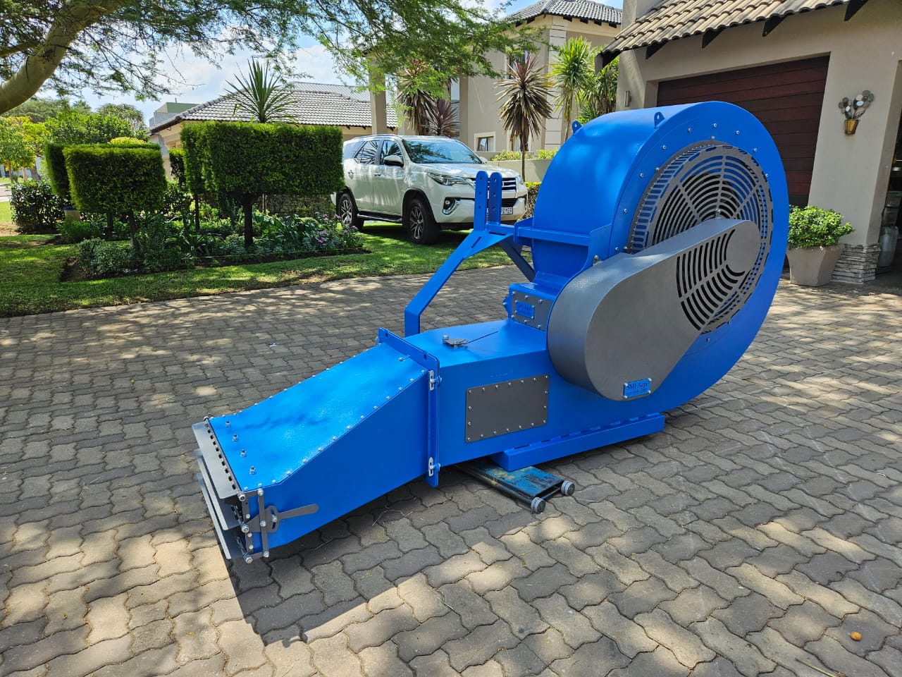SMJ high speed pressure blower with its long high pressure wind exit standing on paving
